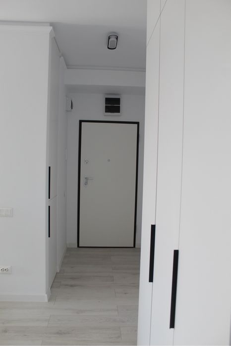 Inchiriez studio cu loc de parcare VAMT