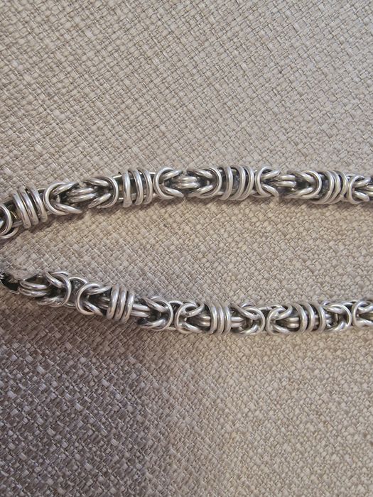 Продавам сребърен ланец кралска плетка