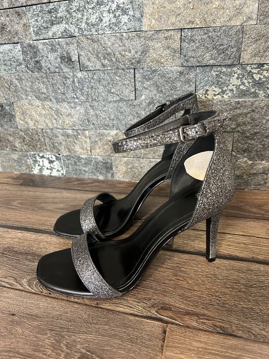 Елегантни сандали размер 40