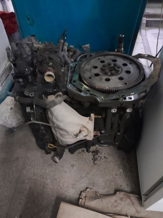 Продам двигатель на Нисан премьера