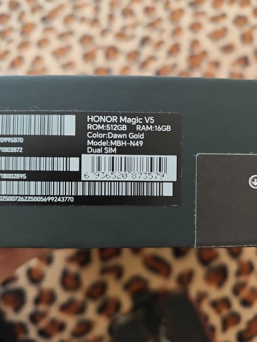 Honor magic V5 512 GB, златен цвят.