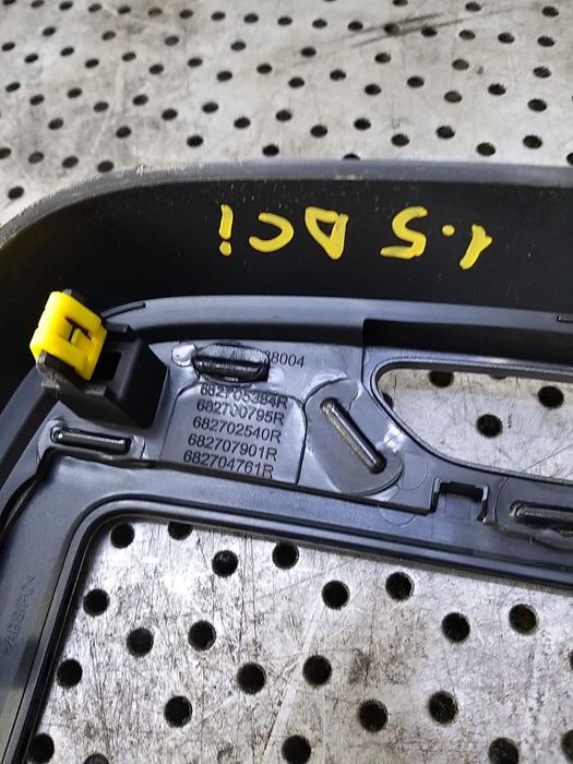Rama ornament radio renault clio 4 682705384r 682700795r 682702540r 682707901r 682704761r