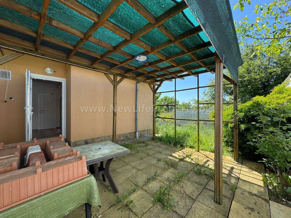 Двуетажен таунхаус в с. Кошарица, обл. Бургас