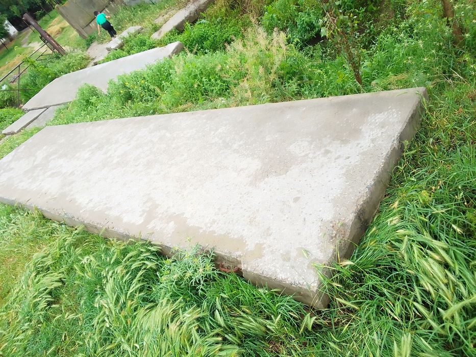 Дорожные плиты размер 1.5х6метр 2 штук цена 1.млн 500 мошина бор етказ