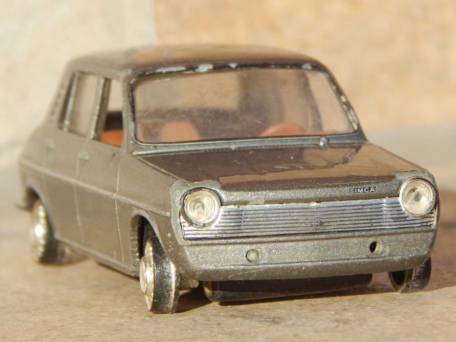 Macheta Simca 1100 1968 scara 1:43 uzata cu multe lipsuri pt diorame