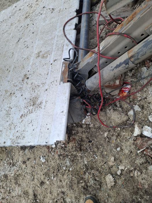 Vand lift de 2 tone merge pa 3.5 si pa 7.5 tone montat