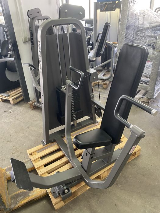 Precor icarian - chest press уред за гърди