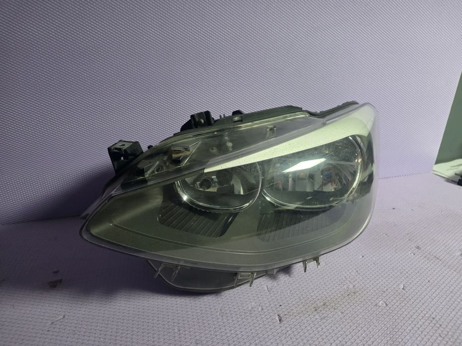 Far stânga BMW seria 1 f20 f21 original  fără xenon cu halogen