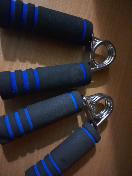 Эспандер ручной, кистевой, средний