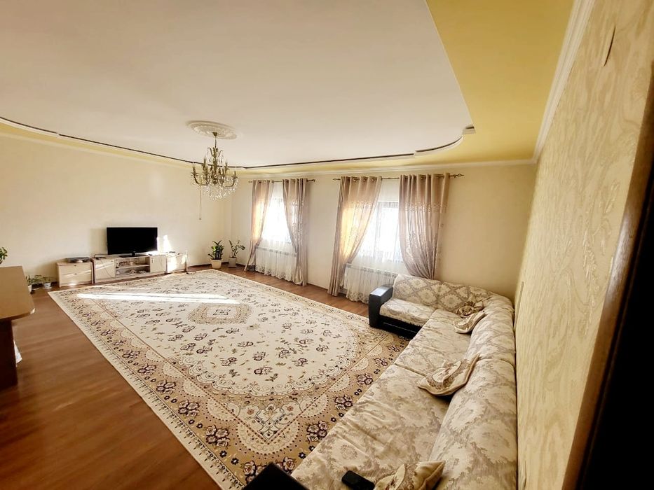 В связи с переездом срочно продается частный дом и гостевой дом.