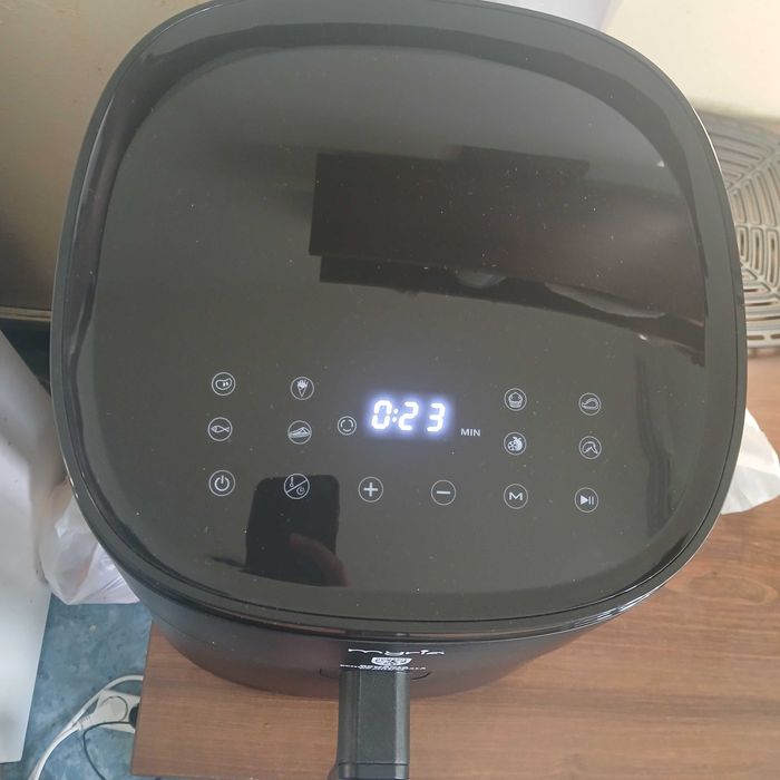 Vând urgent Friteuză Cu Aer Cald
