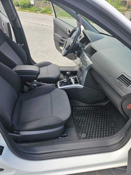 Opel Astra H 1.6 benzina 2011