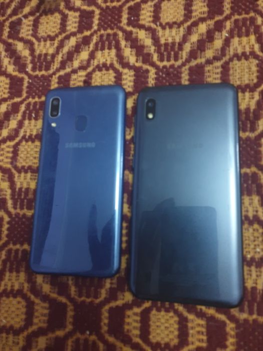 Samsung a20e și a10.a10s.