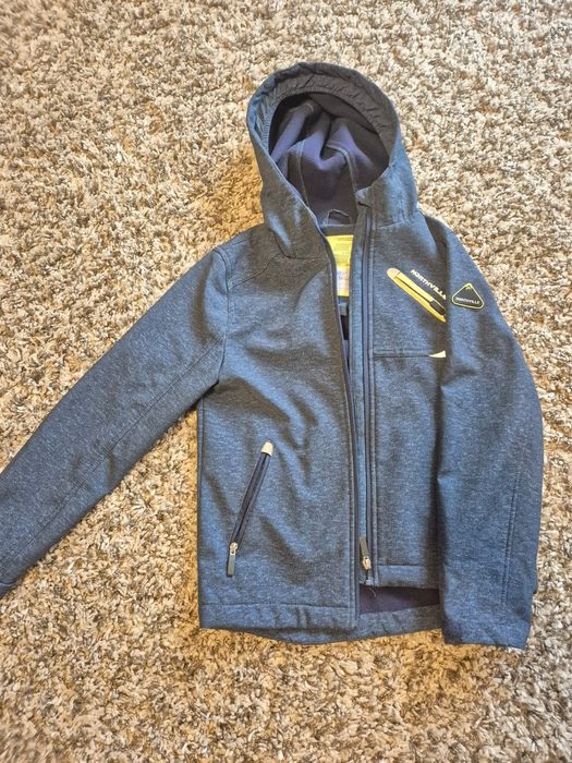 Vând geaca softshell, mărimea 146