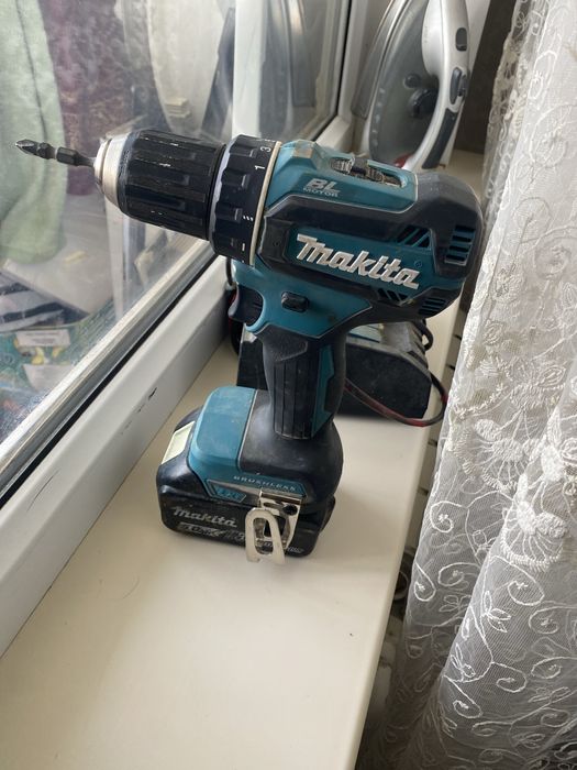 Шурупаверт макита