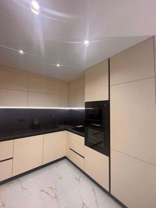 Дава се под наем Тристаен апартамент в Пловдив, Център - 103 кв.м за 918 € - Снимка #3