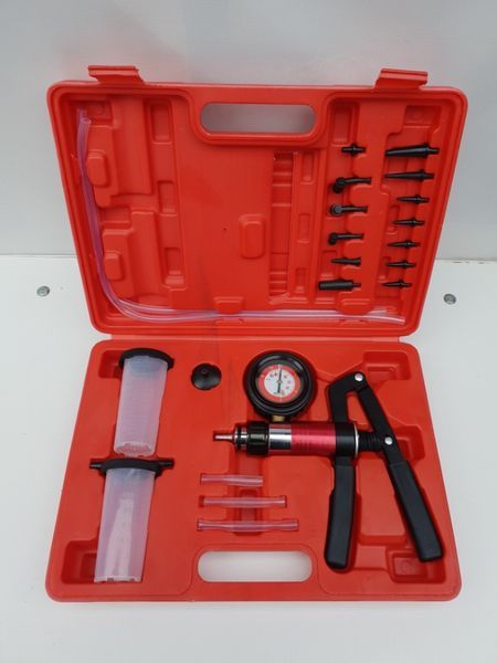 Dispozitiv Pompa cu vaccum aerisit lichid de frana