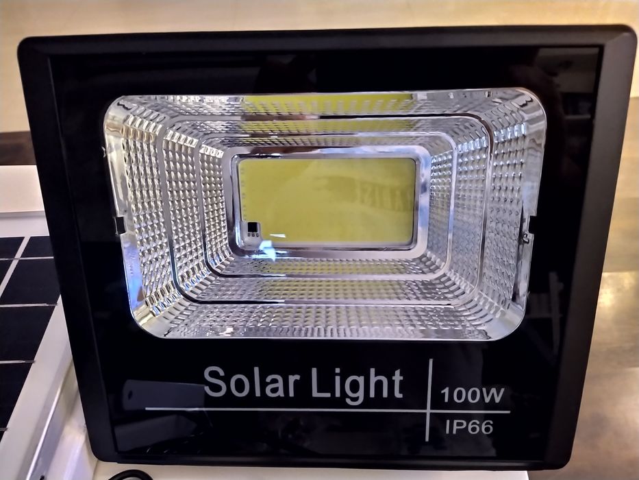 Proiector Stradal 100W Cu Led Cob, Panou Solar, Telecomanda, IP67