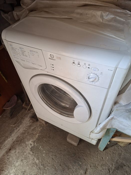 Стиральная машинка INDESIT
