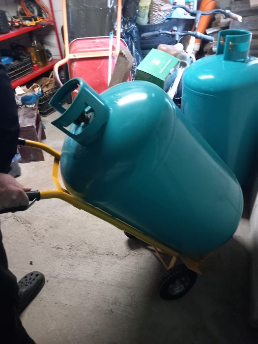 Vand 2  buteli GPL de 150 l fiecare ela super pret