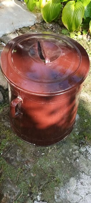 Ghitcan model vechi ca nou cu capac .