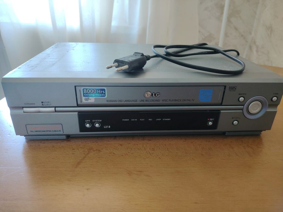 Продам видеокассетник и дивиди плеер