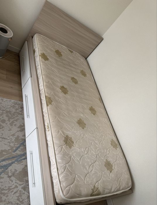 Продам односпальную кровать