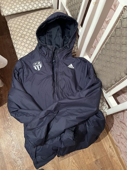 продам адидас ветровку размер М