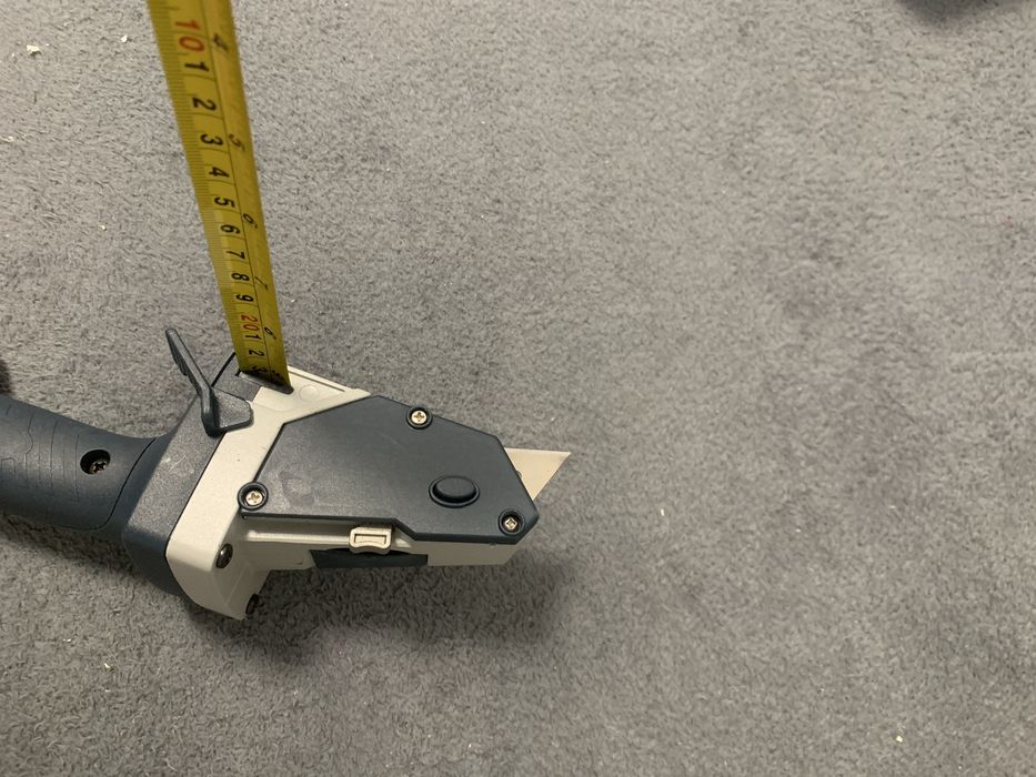 Cuter pentru rigips cu ruleta integrata si razatoare