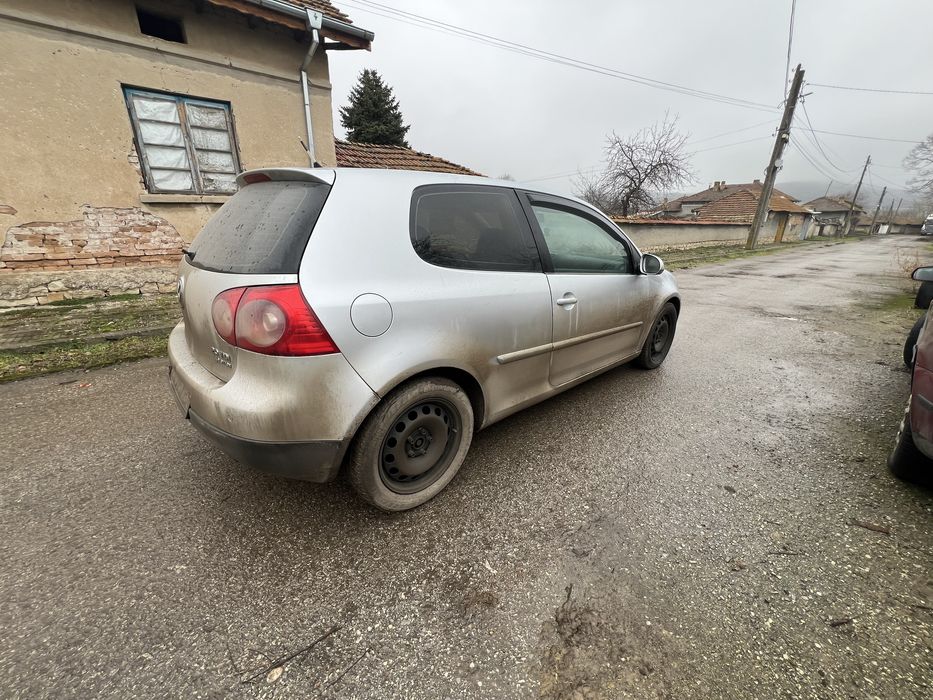 Голф  5 2.0 тди 140 hp 4x4 само на части