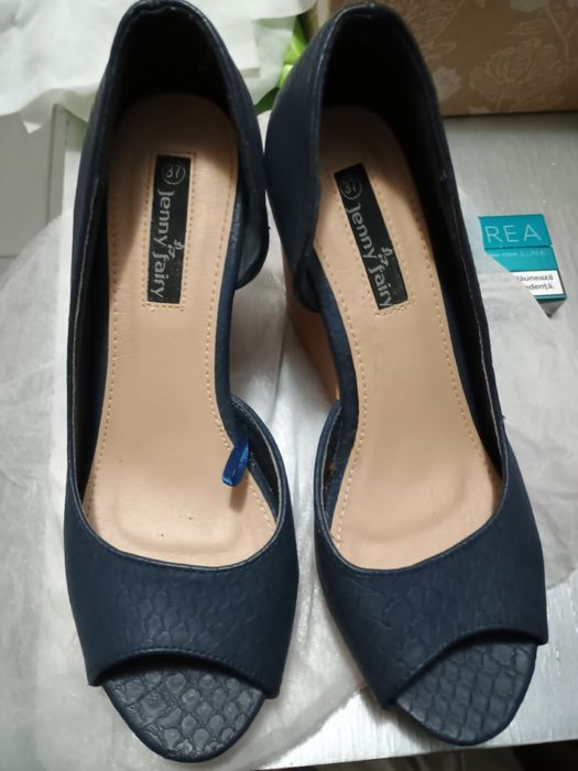 Pantofi platforma purtati