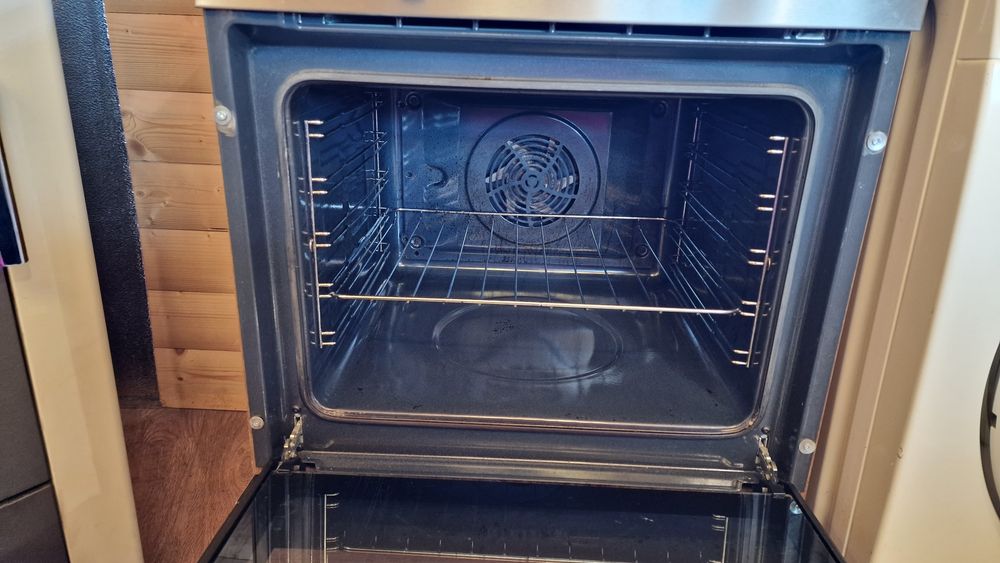 Продавам  Фурна за вграждане Zanker