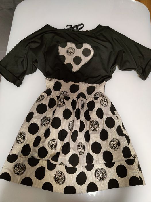 Чисто нова рокля с апликация сърце.
Т