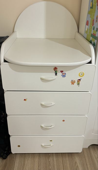 Детска кошара със скрин и повиеалник. Произведена в България