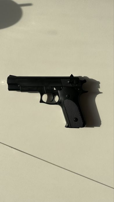 Игрушечный пистолет