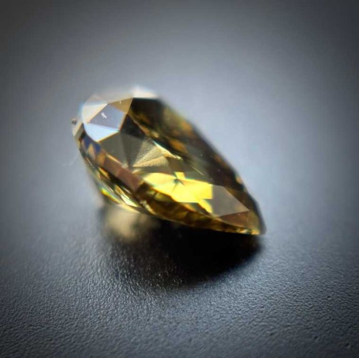 Естествен диамант сертифициран, цвят Fancy deep Brownish Yellow
