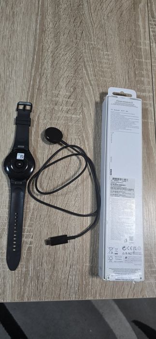 Продавам смарт часовник Samsung watch 6