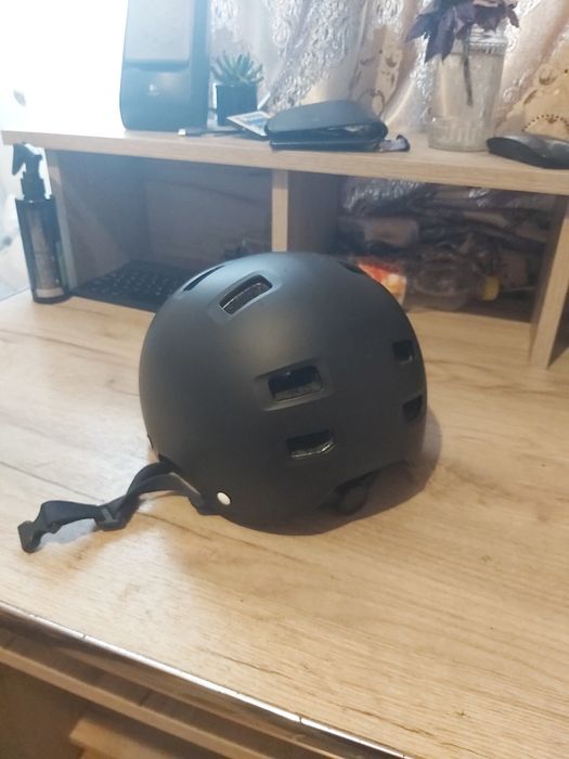 Vand casca pentru copii dar si pentru adulți reglabilă