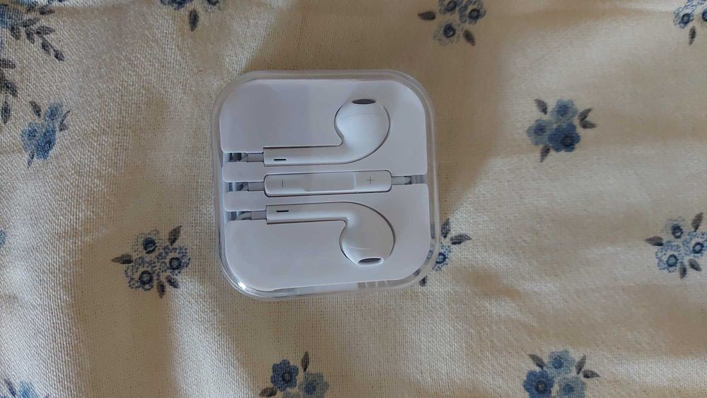Оригинални Apple EarPods с кабел + кутия – нови/почти нови