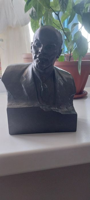 Продам бюст Ленина