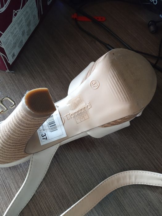 Продам босоножки