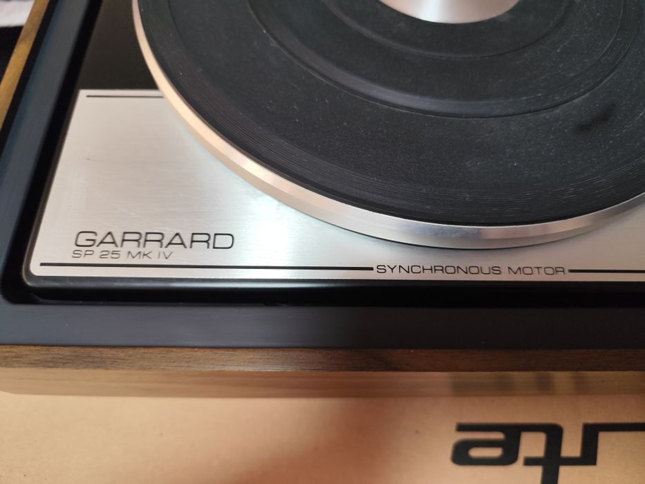 Продавам грамофон Garrard sp25mkIV.