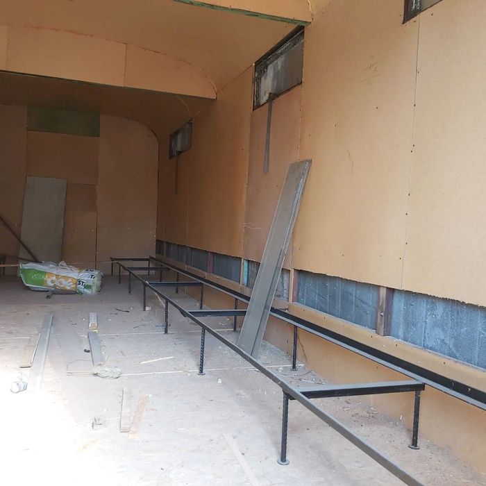 Фургон за пчелни семейства