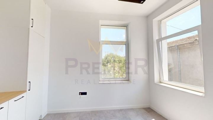 Дава се под наем Офис в Варна, Гръцка махала - 190 кв.м за 2200 € - Снимка #9