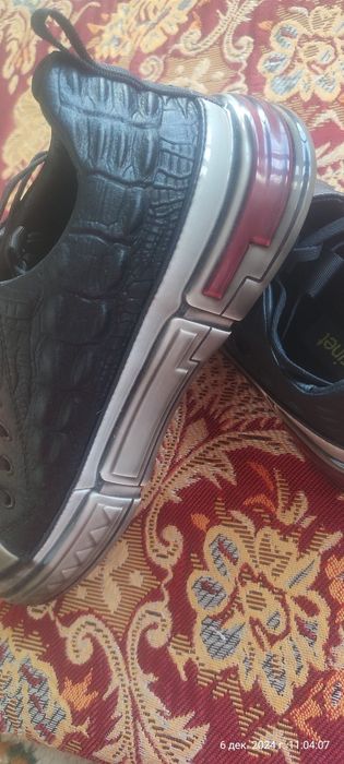 Продается кеды новые