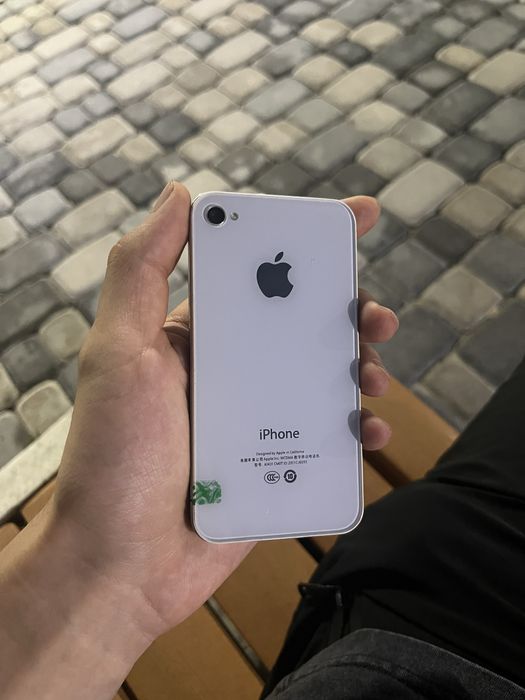 Iphone 4s +зарядка iOS 9.3.6 12.6гб