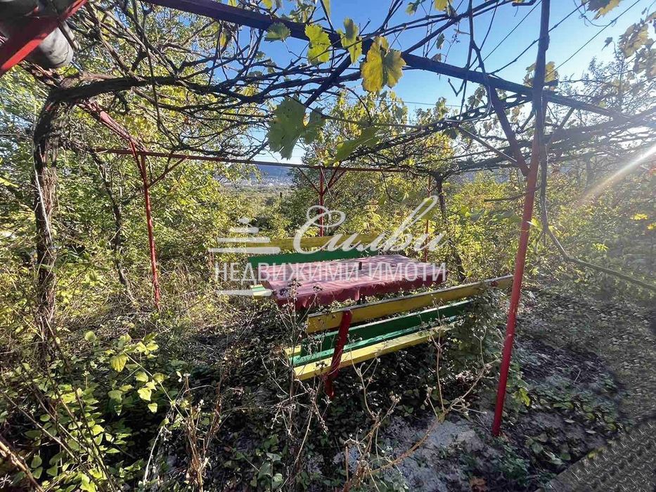 ДВУЕТАЖНА ТУХЛЕНА вила на плоча - м-т Под Манастира!!!