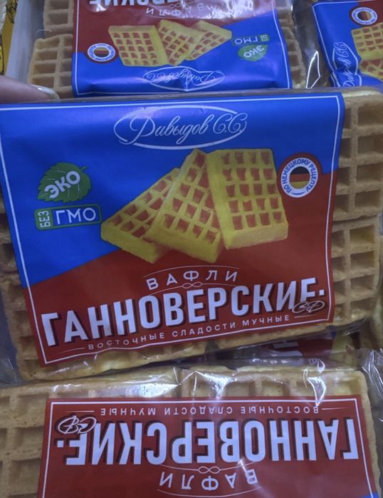 Печенье и конфеты коробками