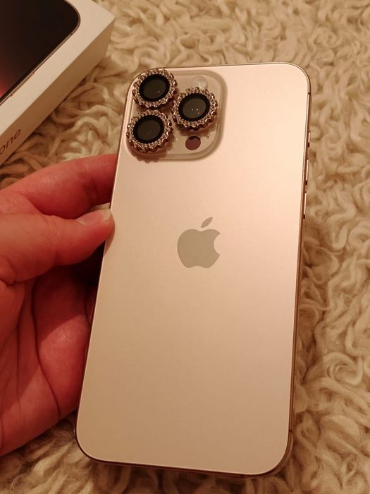 iPhone 16 Pro Max, нов + 8 калъфы