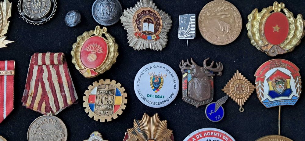 Insigne /Medalii Romania